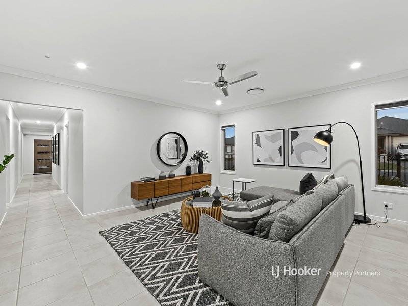 Photo - 19 Cypress Street, Park Ridge QLD 4125 - Image 7