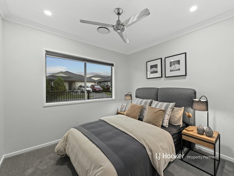 Photo - 19 Cypress Street, Park Ridge QLD 4125 - Image 12