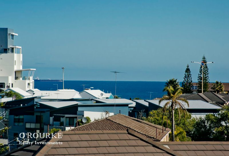 Photo - 19 d Nautilus Crescent, Scarborough WA 6019 - Image 3