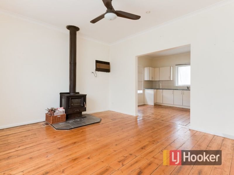 Photo - 19 Damian Court, Cranbourne VIC 3977 - Image 4