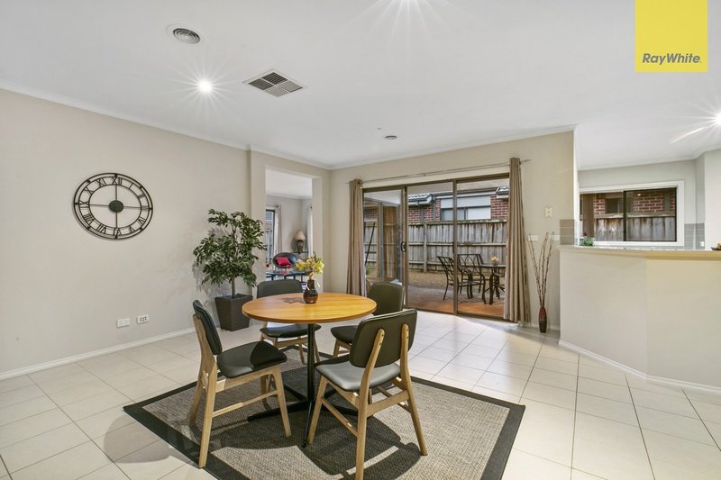 Photo - 19 Dandelion Drive, Berwick VIC 3806 - Image 3