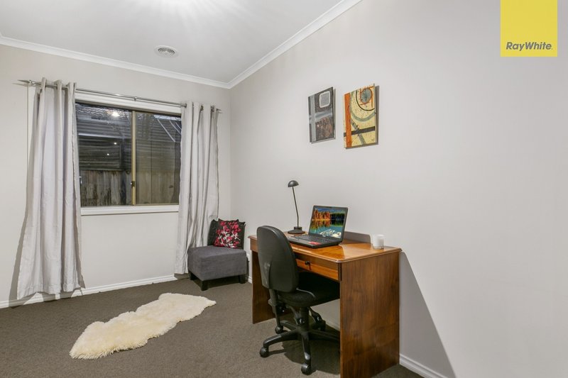 Photo - 19 Dandelion Drive, Berwick VIC 3806 - Image 5