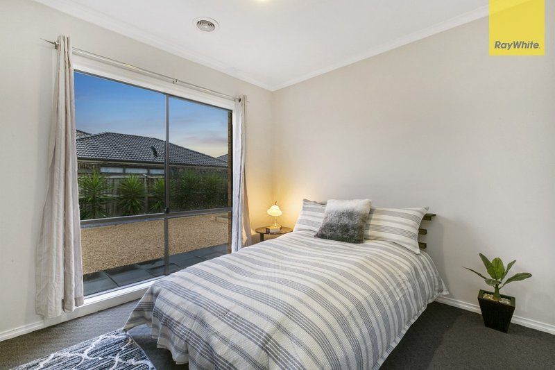 Photo - 19 Dandelion Drive, Berwick VIC 3806 - Image 9