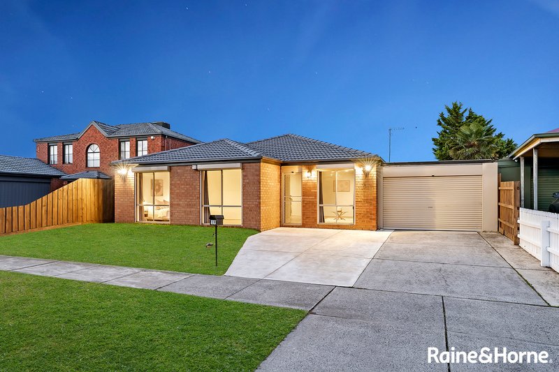 Photo - 19 Daphne Way, Cranbourne North VIC 3977 - Image 2