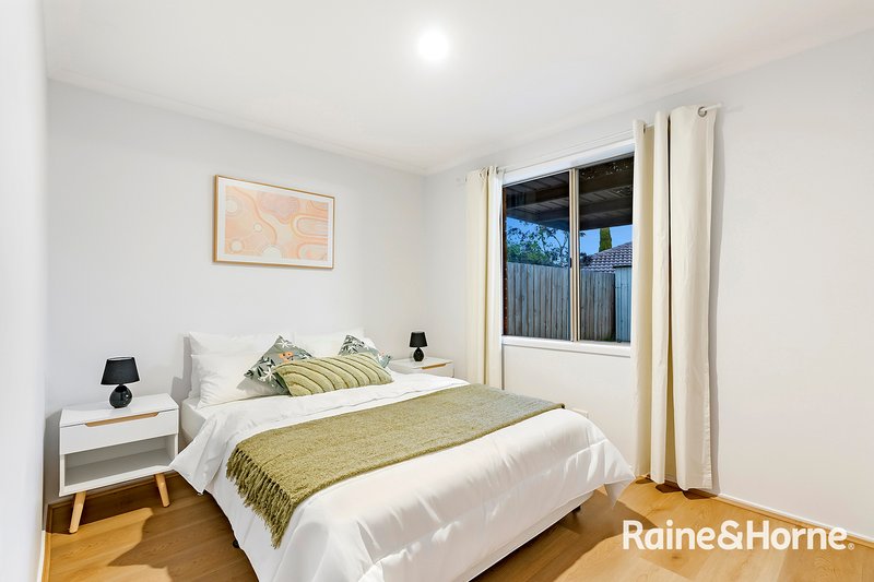 Photo - 19 Daphne Way, Cranbourne North VIC 3977 - Image 4