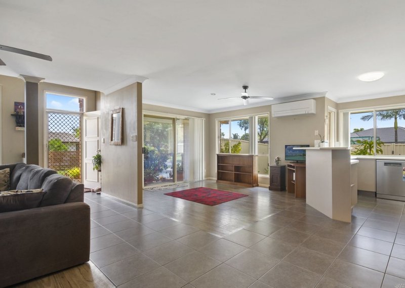 Photo - 19 Daryl Drive, Varsity Lakes QLD 4227 - Image 2