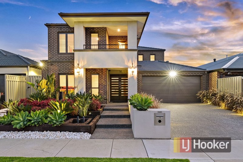 19 Dash Drive, Cranbourne East VIC 3977