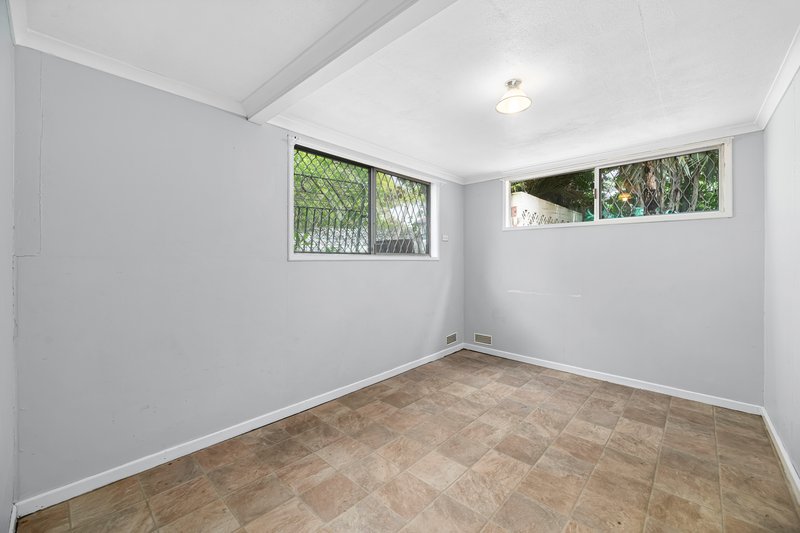 Photo - 19 Davies Street, Oxley QLD 4075 - Image 11