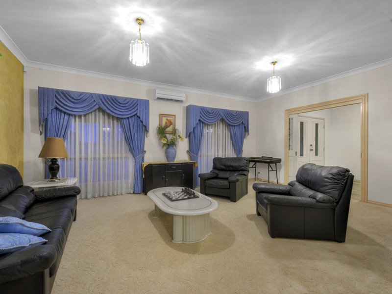 Photo - 19 Dawneta Court, Warner QLD 4500 - Image 4