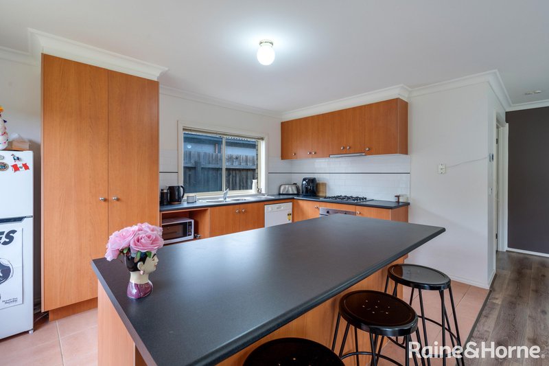 Photo - 19 Deakin Grove, Burnside Heights VIC 3023 - Image 5