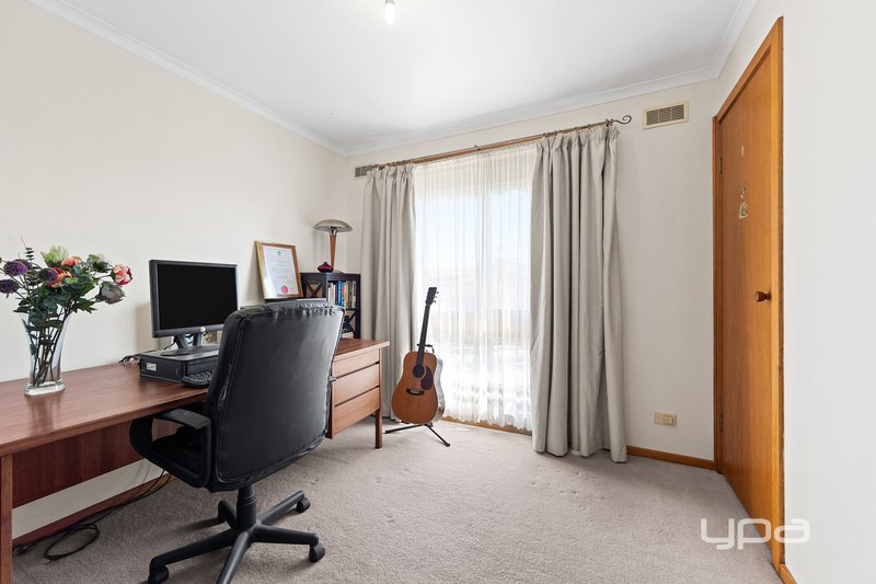 Photo - 19 Delamare Drive, Albanvale VIC 3021 - Image 10