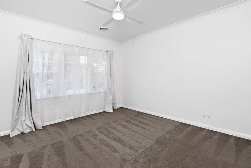Photo - 19 Dell Road, Frankston VIC 3199 - Image 4