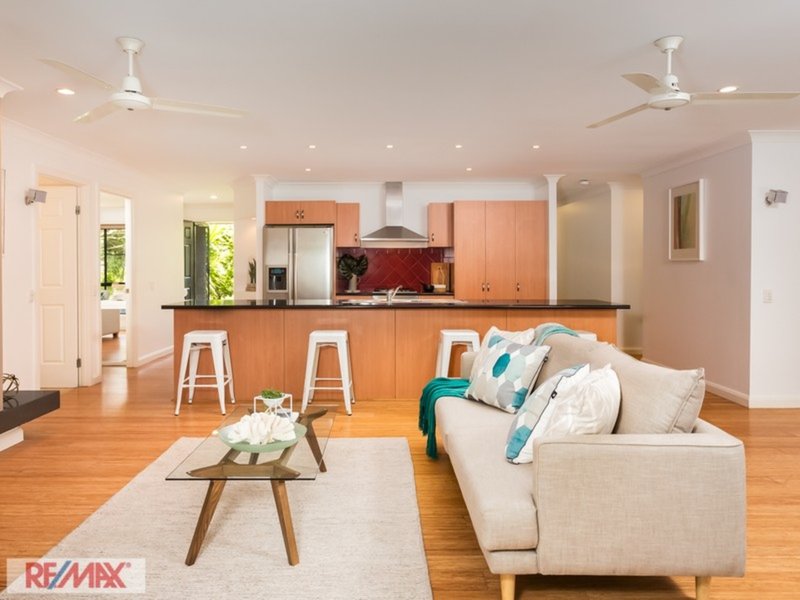 Photo - 19 Des Quinlan Crescent, Tallebudgera QLD 4228 - Image 2