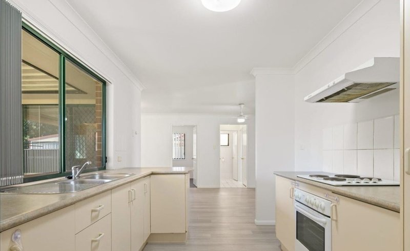 Photo - 19 Devereaux Road, Boronia Heights QLD 4124 - Image 2