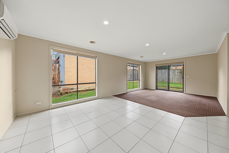 Photo - 19 Devine Drive, Pakenham VIC 3810 - Image 5