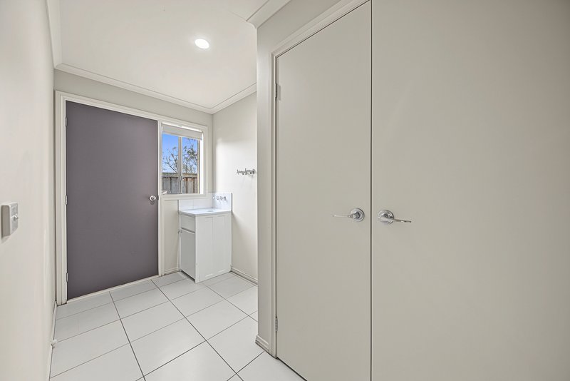 Photo - 19 Devine Drive, Pakenham VIC 3810 - Image 11
