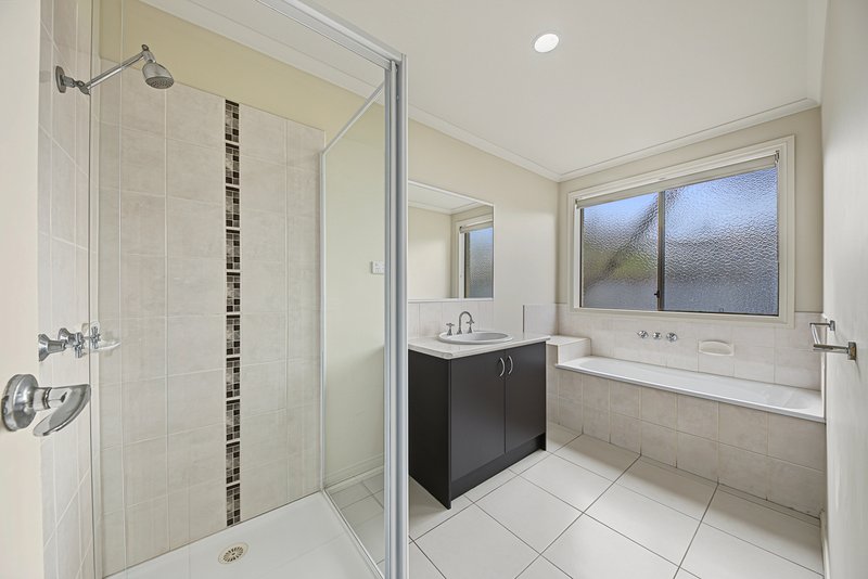 Photo - 19 Devine Drive, Pakenham VIC 3810 - Image 12
