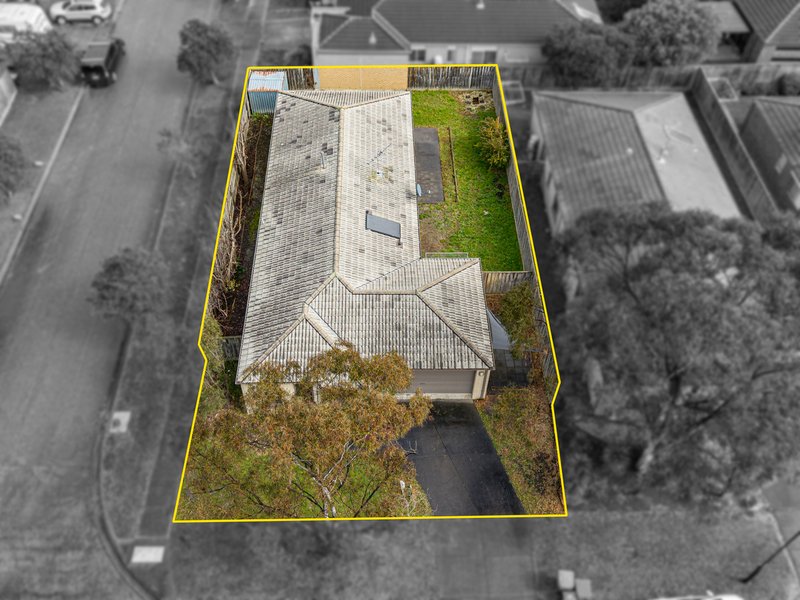 Photo - 19 Devine Drive, Pakenham VIC 3810 - Image 14