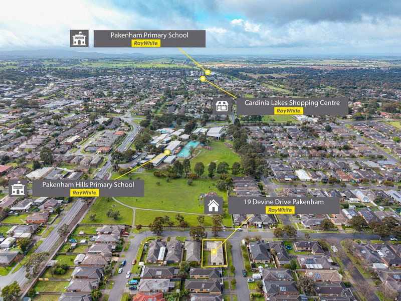 Photo - 19 Devine Drive, Pakenham VIC 3810 - Image 15