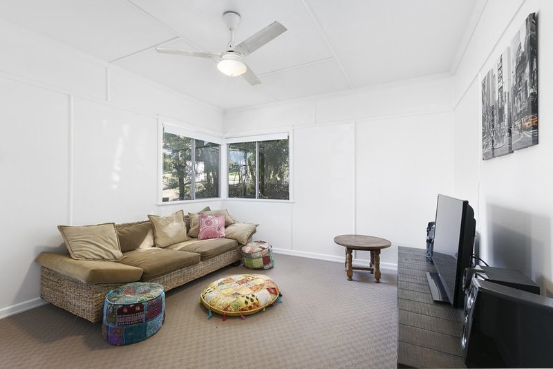 Photo - 19 Diamond Street, Holland Park QLD 4121 - Image 3