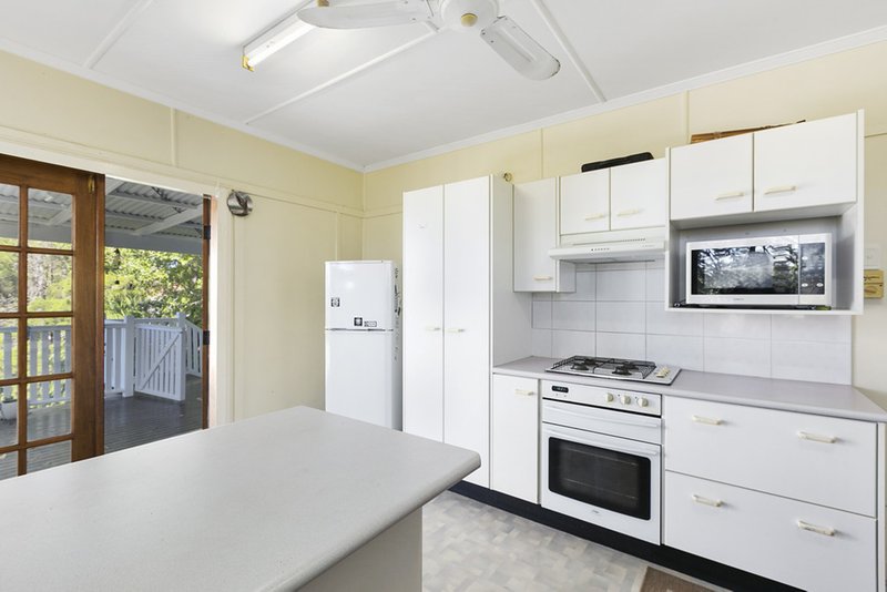 Photo - 19 Diamond Street, Holland Park QLD 4121 - Image 7