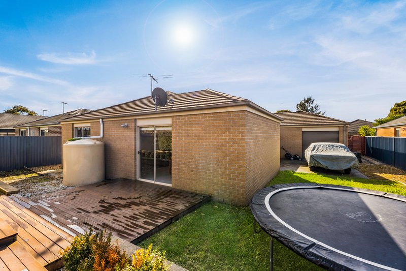 Photo - 19 Dianella Close, Pakenham VIC 3810 - Image 12