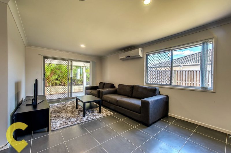 Photo - 19 Dillon Avenue, Augustine Heights QLD 4300 - Image 2