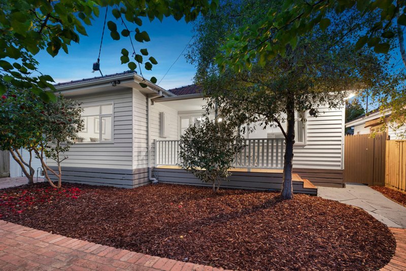 19 Dixon Grove, Blackburn VIC 3130