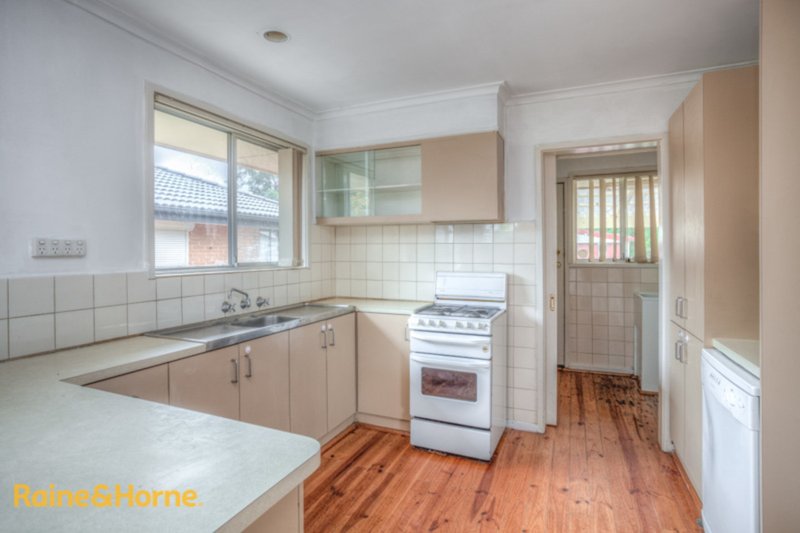 Photo - 19 Dobell Avenue, Sunbury VIC 3429 - Image 2