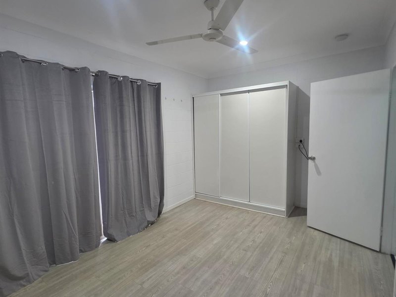Photo - 19 Dodd Court, Mooroobool QLD 4870 - Image 6