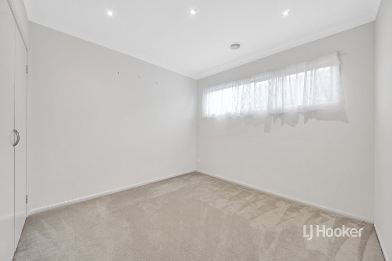 Photo - 19 Dolphin Crescent, Point Cook VIC 3030 - Image 12