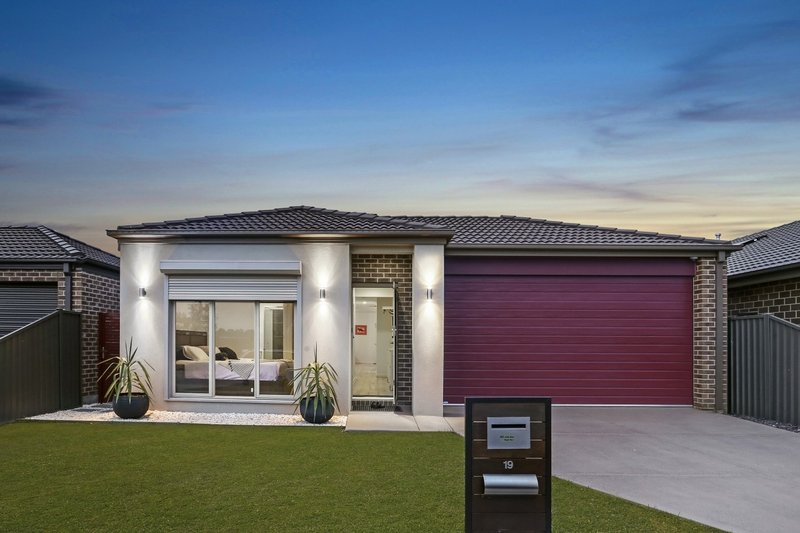 Photo - 19 Donatello Crescent, Narre Warren VIC 3805 - Image