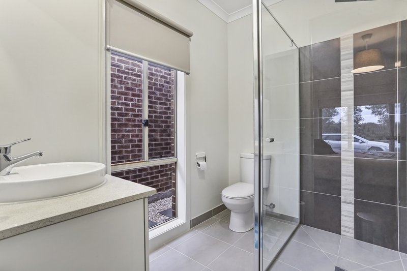 Photo - 19 Donatello Crescent, Narre Warren VIC 3805 - Image 8