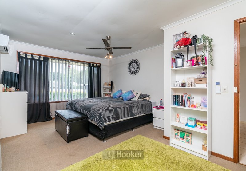 Photo - 19 Dorachus Drive, Regents Park QLD 4118 - Image 6