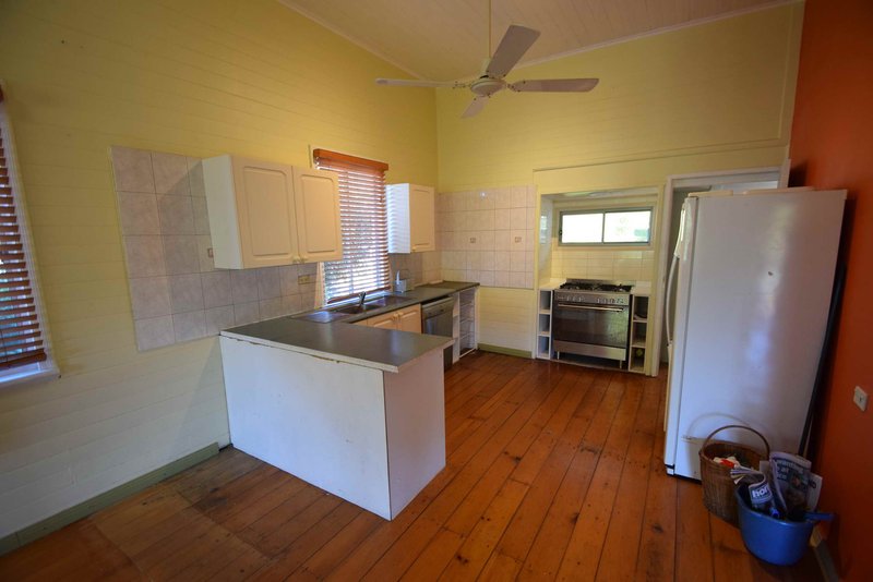 Photo - 19 Down Street, Esk QLD 4312 - Image 2