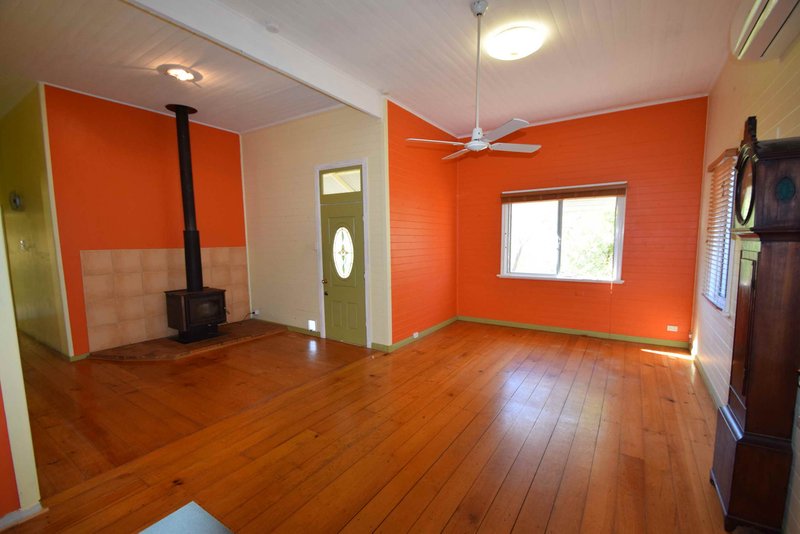 Photo - 19 Down Street, Esk QLD 4312 - Image 5