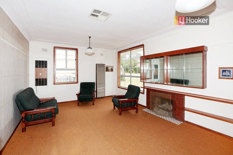 Photo - 19 Doyle Avenue, Mount Austin NSW 2650 - Image 2