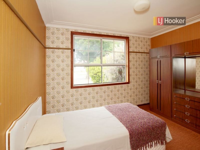 Photo - 19 Doyle Avenue, Mount Austin NSW 2650 - Image 6