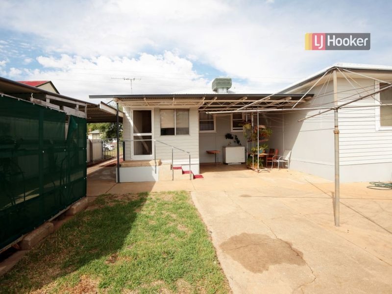 Photo - 19 Doyle Avenue, Mount Austin NSW 2650 - Image 11