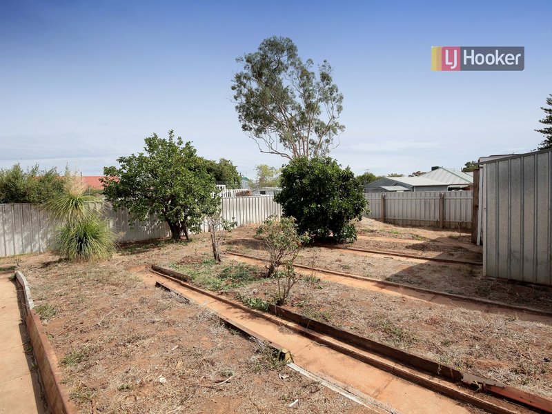 Photo - 19 Doyle Avenue, Mount Austin NSW 2650 - Image 12