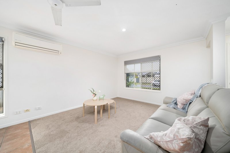 Photo - 19 Dumaresq Crescent, Murrumba Downs QLD 4503 - Image 2