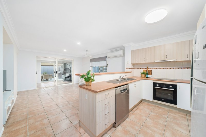 Photo - 19 Dumaresq Crescent, Murrumba Downs QLD 4503 - Image 3