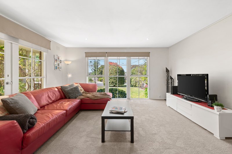 Photo - 19 Dunfield Avenue, Mitcham VIC 3132 - Image 2