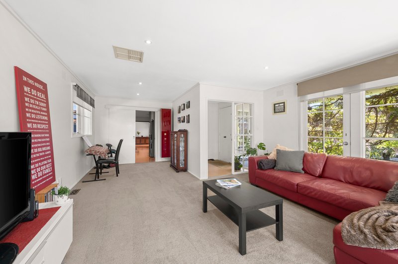 Photo - 19 Dunfield Avenue, Mitcham VIC 3132 - Image 3