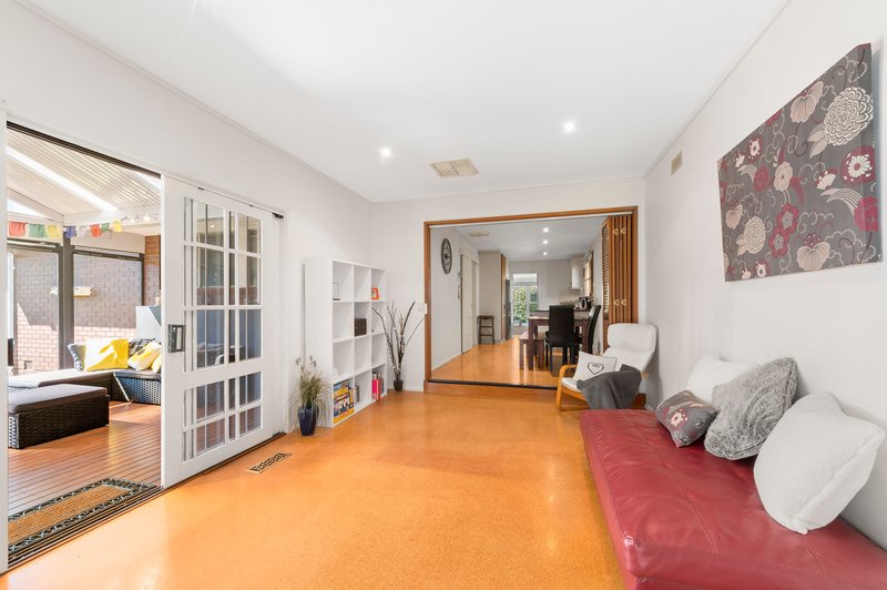 Photo - 19 Dunfield Avenue, Mitcham VIC 3132 - Image 5