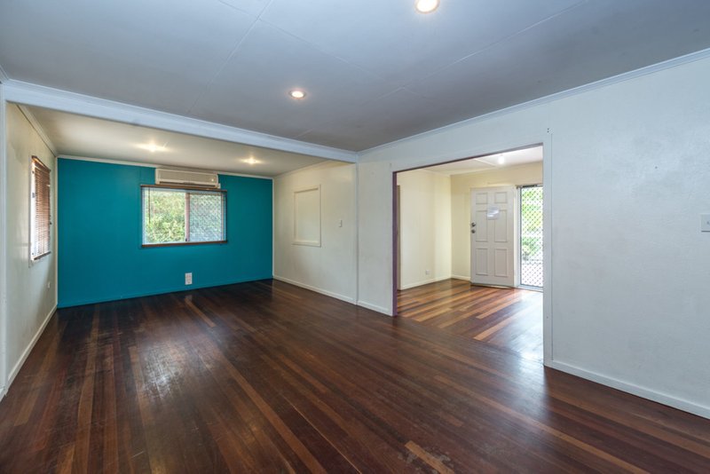 Photo - 19 Dunn Road, Avenell Heights QLD 4670 - Image 5