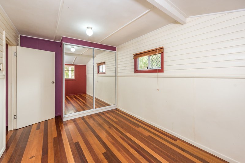 Photo - 19 Dunn Road, Avenell Heights QLD 4670 - Image 9