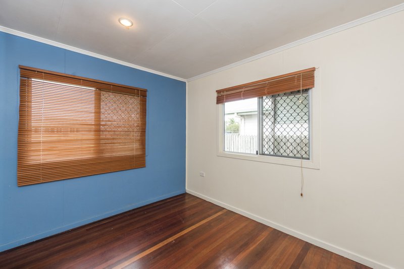 Photo - 19 Dunn Road, Avenell Heights QLD 4670 - Image 11