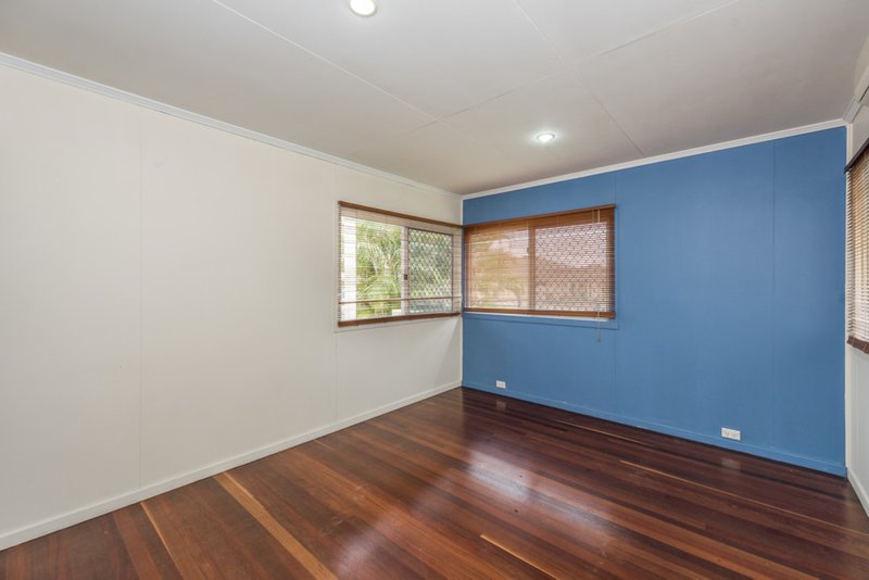 Photo - 19 Dunn Road, Avenell Heights QLD 4670 - Image 12