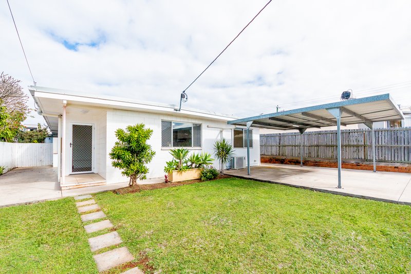Photo - 19 Dunns Terrace, Scarborough QLD 4020 - Image 1